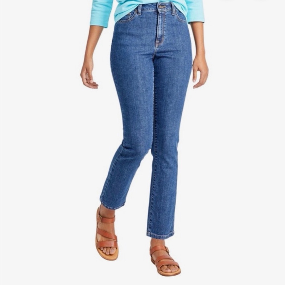 L.L. Bean classic fit Straight-Leg Women's Jeans in Medium Blue Sz 8